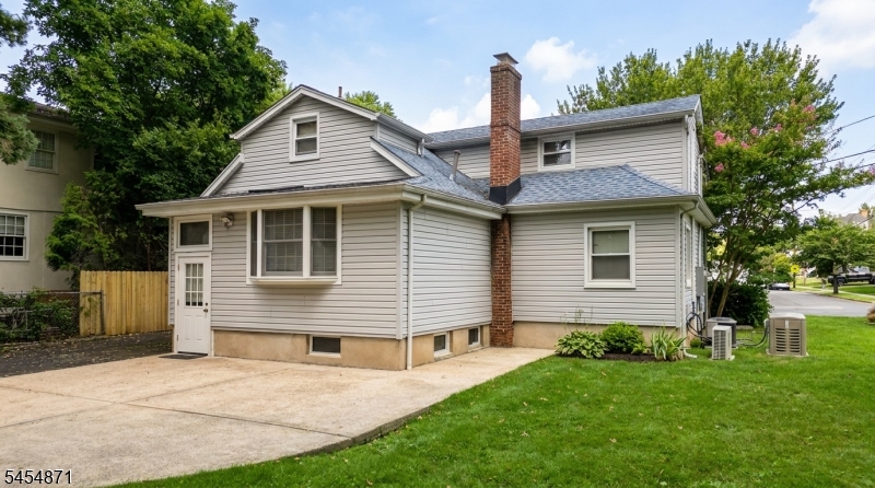 45 Brook Street Springfield, NJ 07081 - Photo 3 of 30 Gallery Image 3