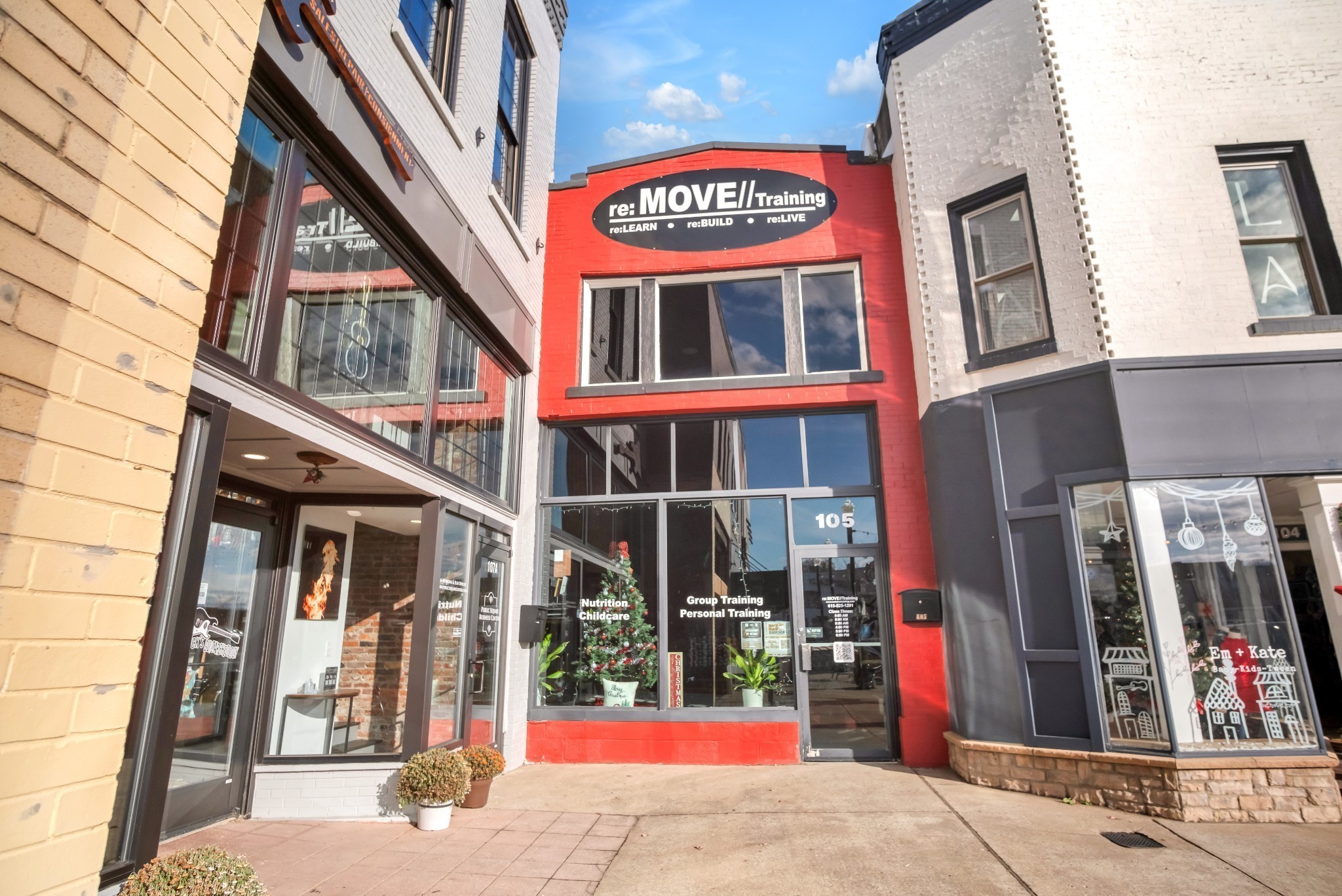 446 Augustine Drive Lebanon, TN 37087 - Photo 34 of 56 a view of building with a street sign