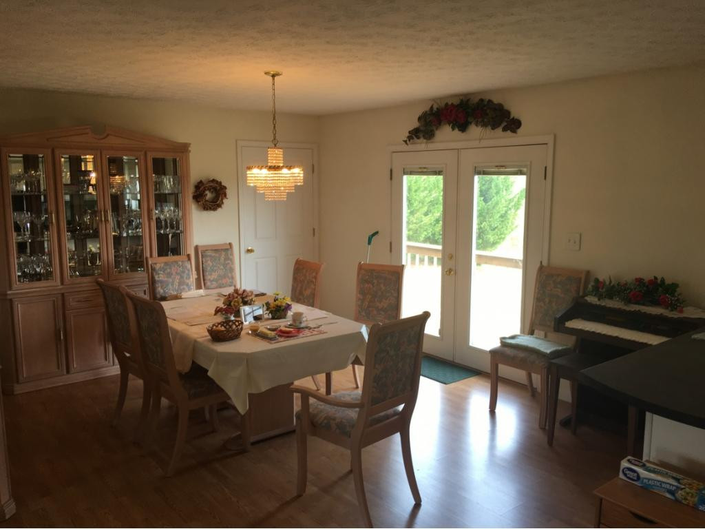 1555 Jim Fox Road Greeneville, TN 37743 - Photo 5 of 10 Dining area