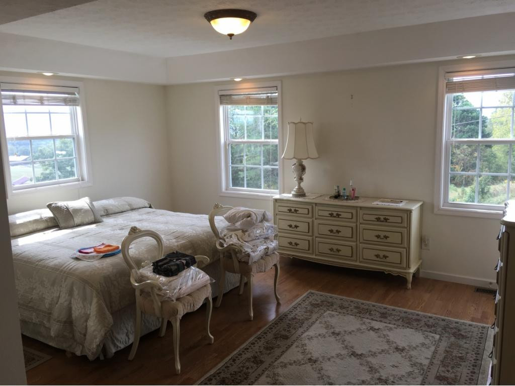 1555 Jim Fox Road Greeneville, TN 37743 - Photo 8 of 10 Main Bedroom