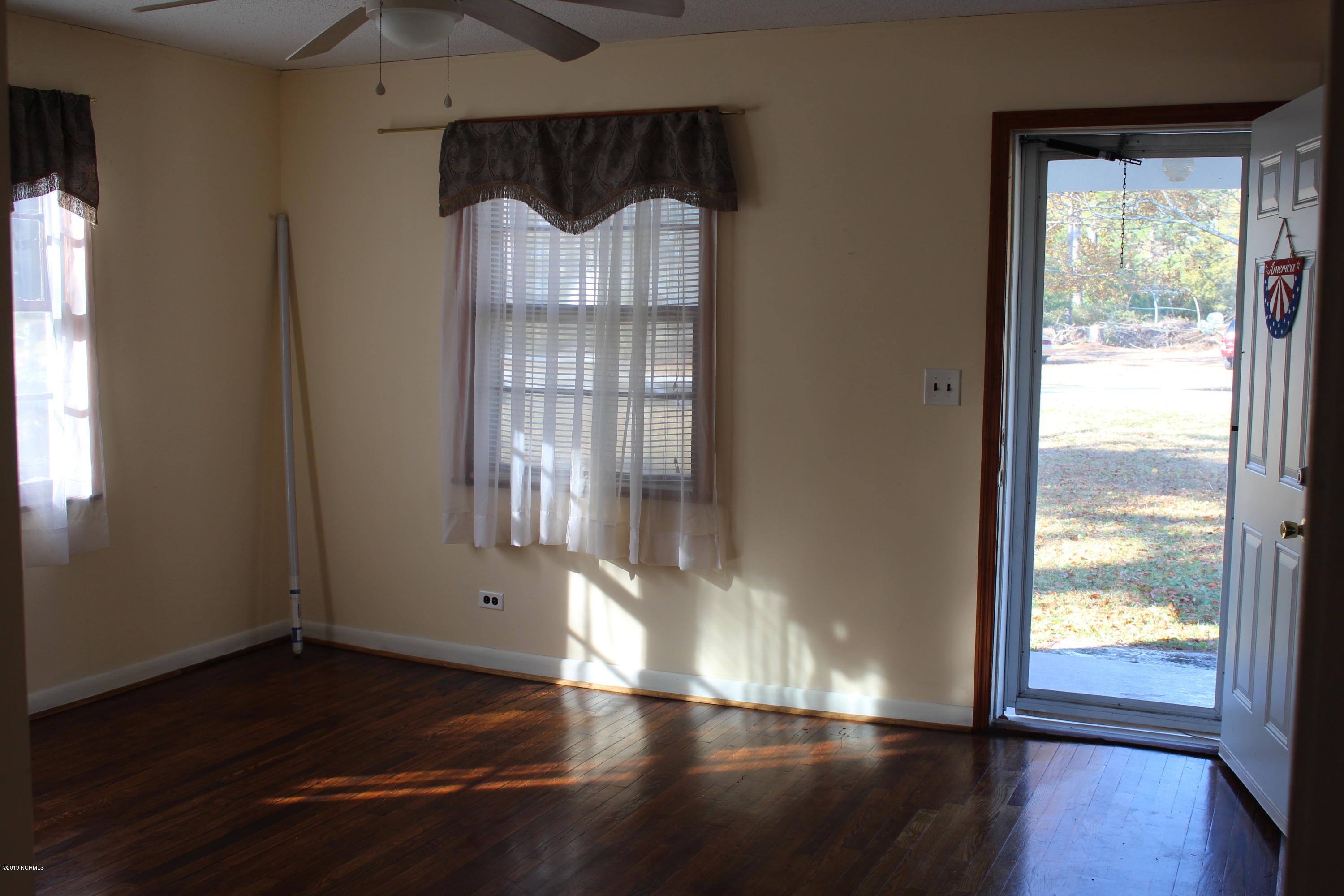 1329 Newport Loop Road Newport, NC 28570 - Photo 2 of 23 Living Room View 1