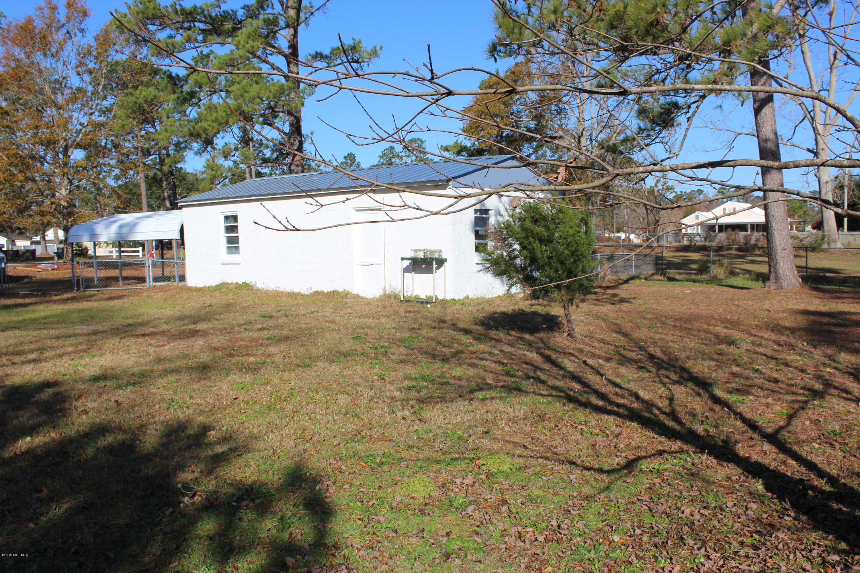 1329 Newport Loop Road Newport, NC 28570 - Photo 22 of 23 Yard & Garage