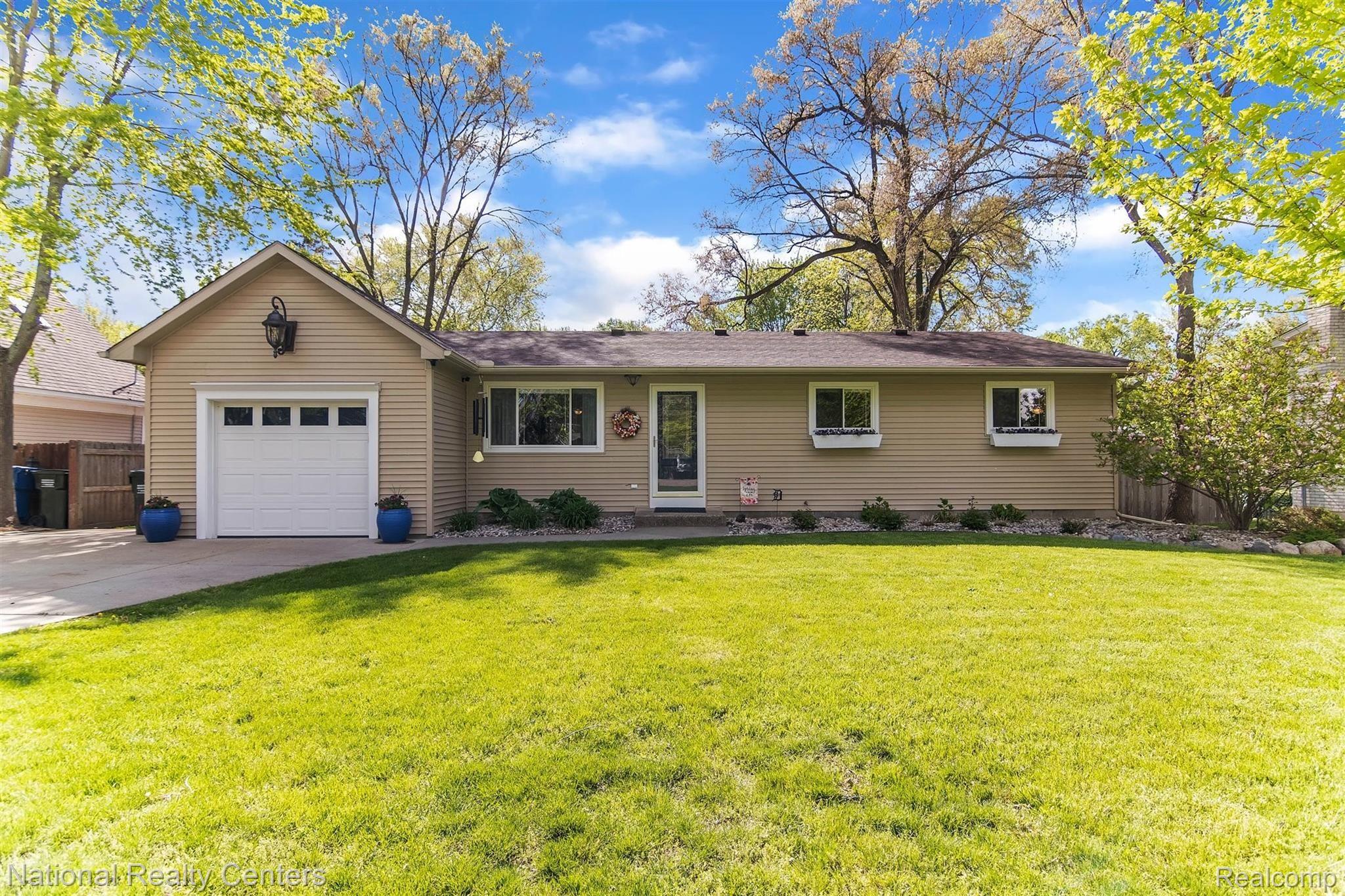 3388 Longview Avenue Rochester, MI 48307 - Photo 3 of 30 03-3388 Longview Ave-WindowStill-Real-Estate-Photography-3.jpg
