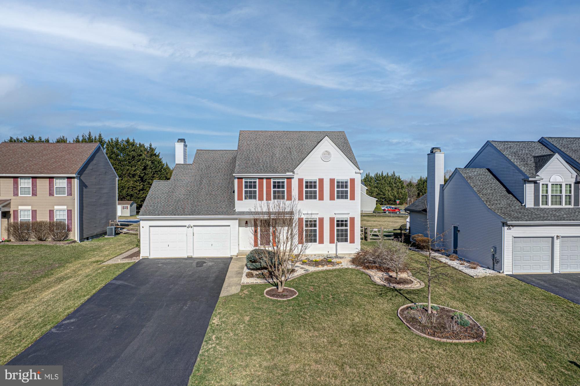 21 Oakview Drive Newark, DE 19702 - Photo 1 of 65 a view of a yard in front of house