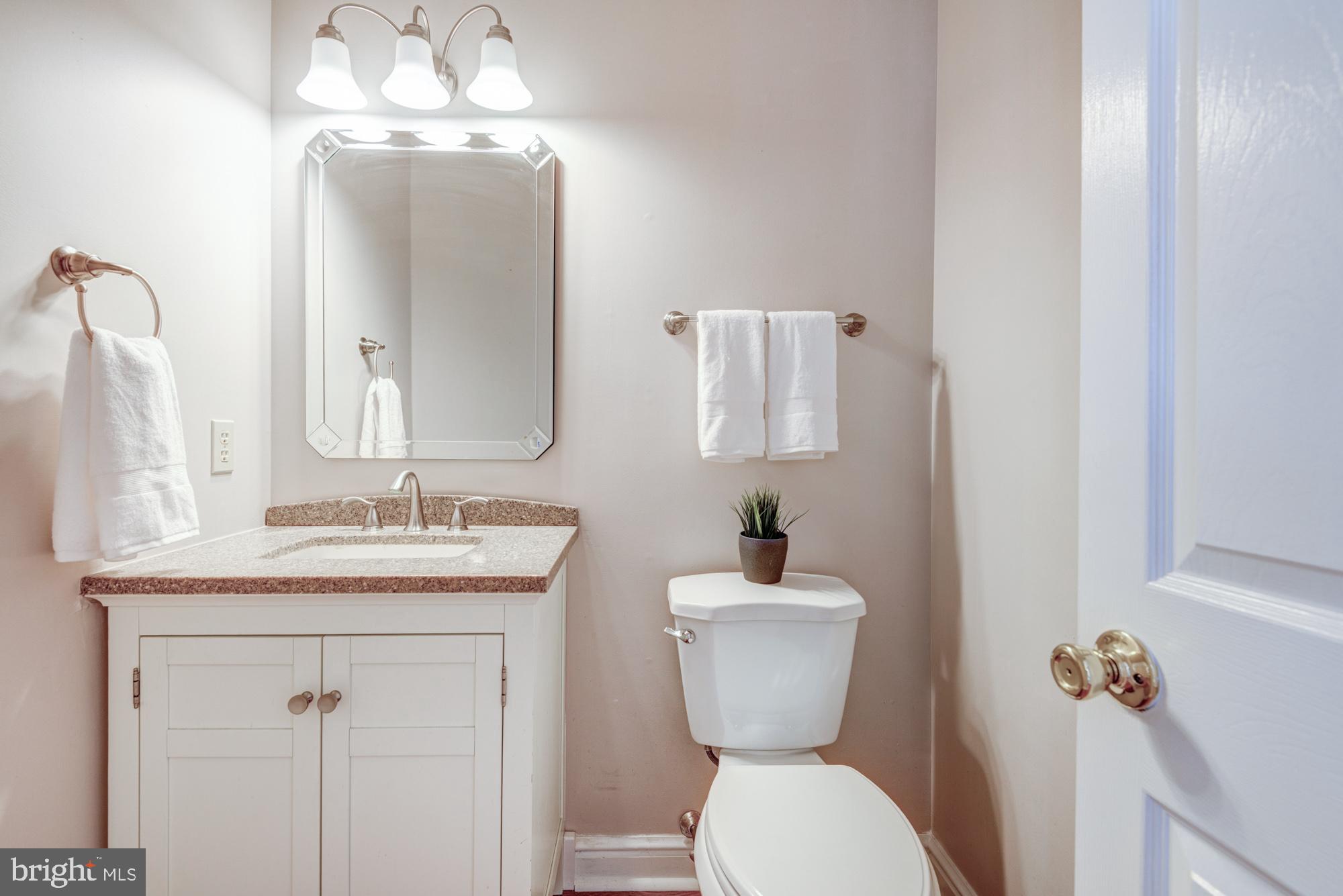21 Oakview Drive Newark, DE 19702 - Photo 38 of 65 a bathroom with a toilet sink and mirror