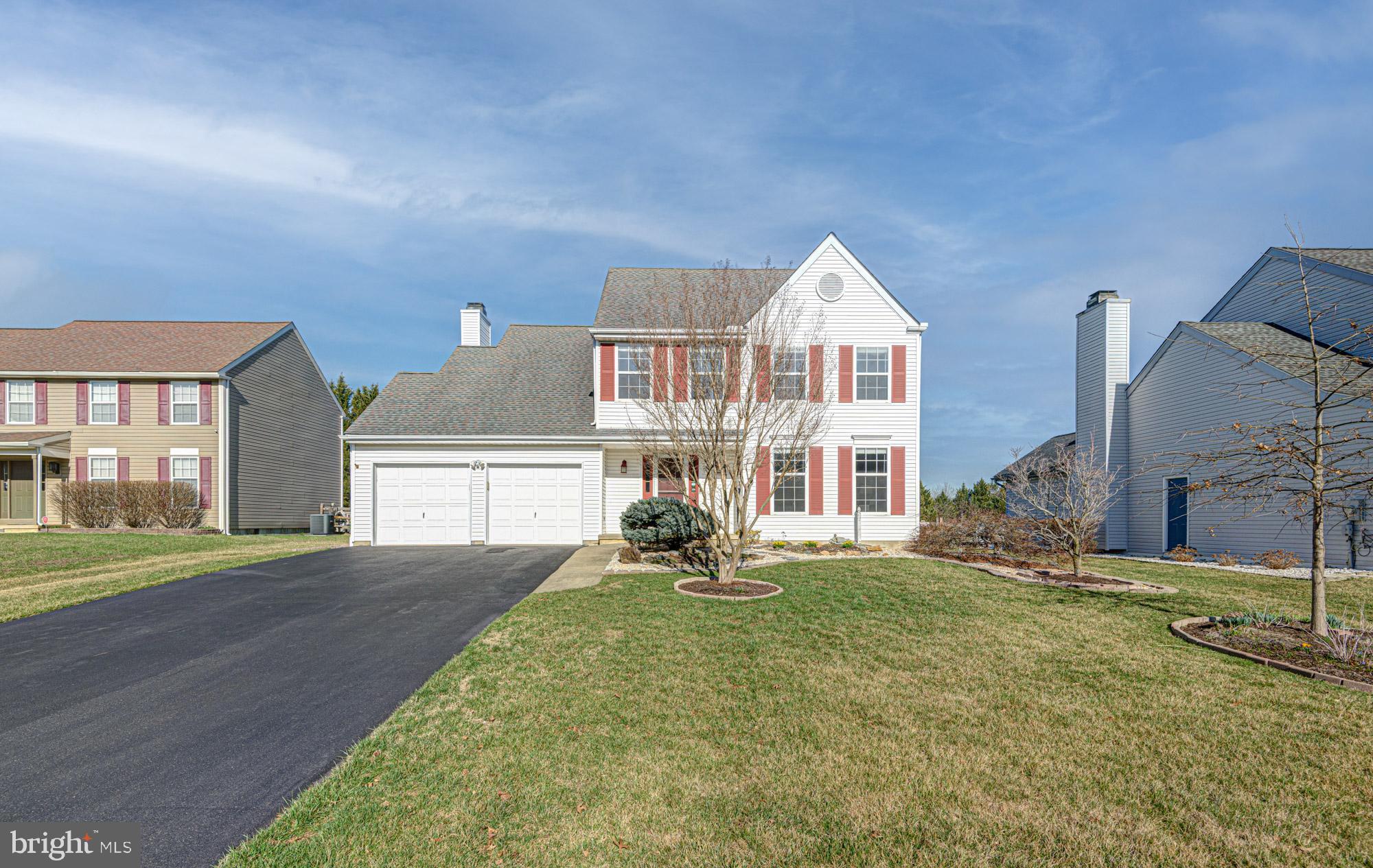 21 Oakview Drive Newark, DE 19702 - Photo 5 of 65 a front view of a house with a yard
