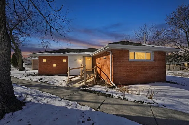 $2,500 | 5220 State Road, Burbank, IL 60459