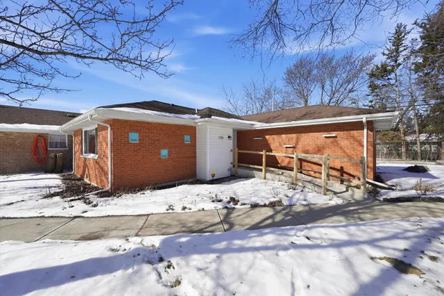 $2,500 | 5220 State Road, Burbank, IL 60459