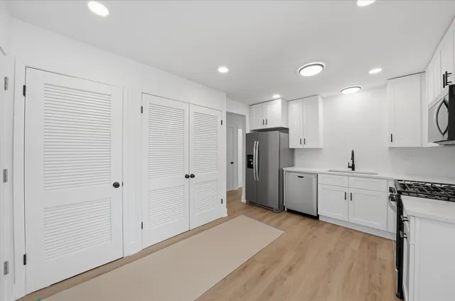 $2,500 | 5220 State Road, Burbank, IL 60459