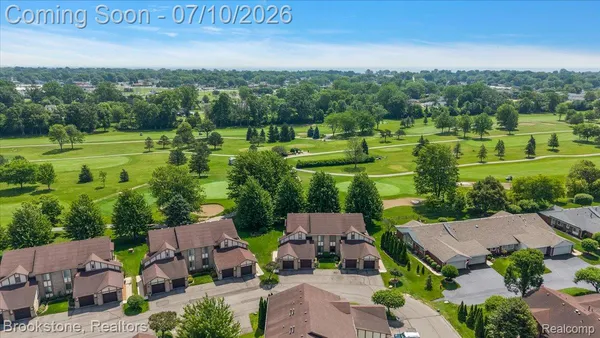 $200,000 | 904 Country Club Drive, St. Clair Shores, MI 48082