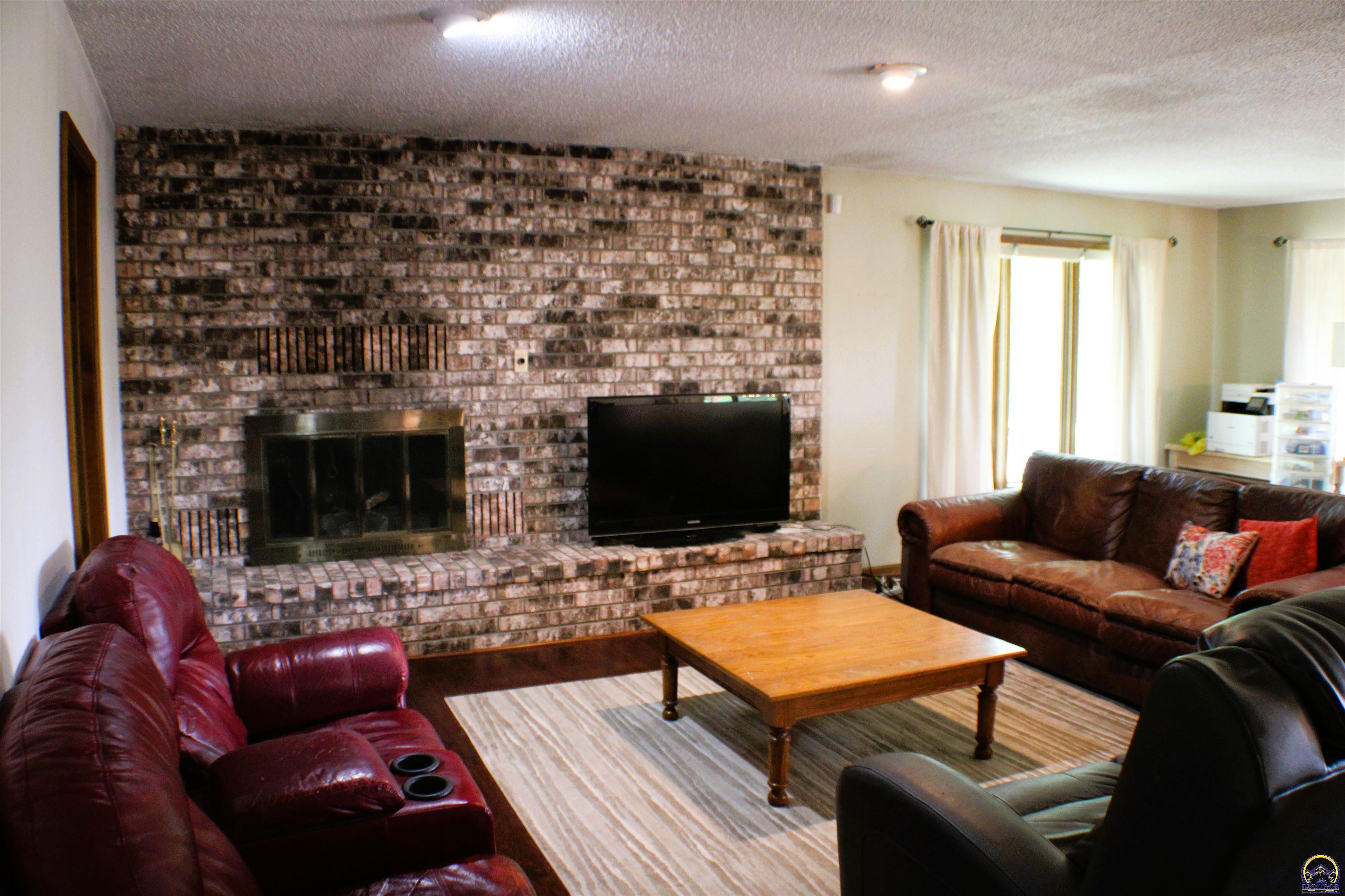 6257 West Lake Road Meriden, KS 66512 - Photo 24 of 77 Main floor LR