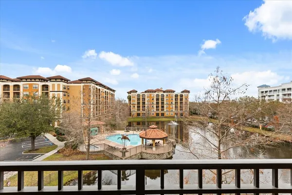 a view of a water fountain in front of a building