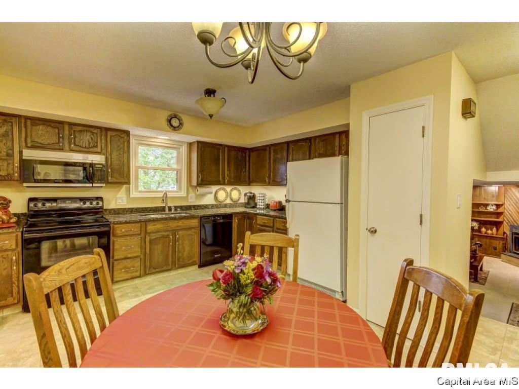 2540 Cherry Road Springfield, IL 62704 - Photo 9 of 31