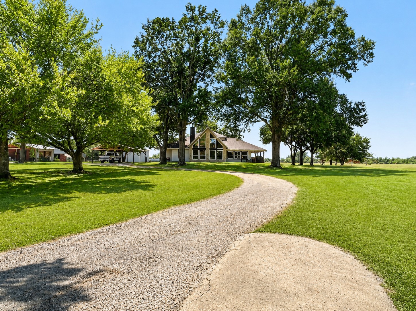 19023 Frey Road Hempstead, TX 77445 - Photo 6 of 49 A long private driveway provides ample parking and convenient access to the home and property.