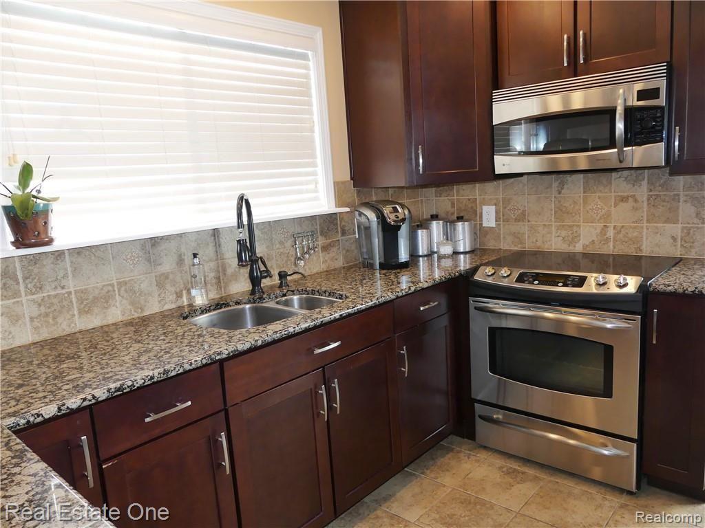45119 Lemont Road Canton, MI 48187 - Photo 11 of 38 Stainless steel double sink