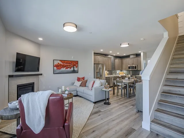 $1,099,000 | 136 Aptos Vlg Way, Unit 2, Aptos, CA 95003