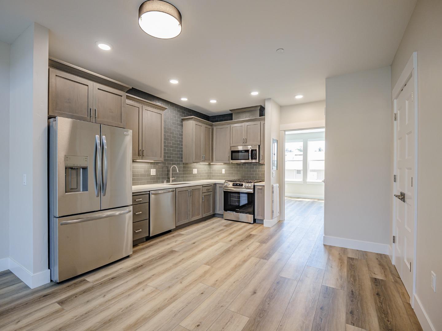 136 Aptos Vlg Way, Unit 2 Aptos, CA 95003 - Photo 4 of 22