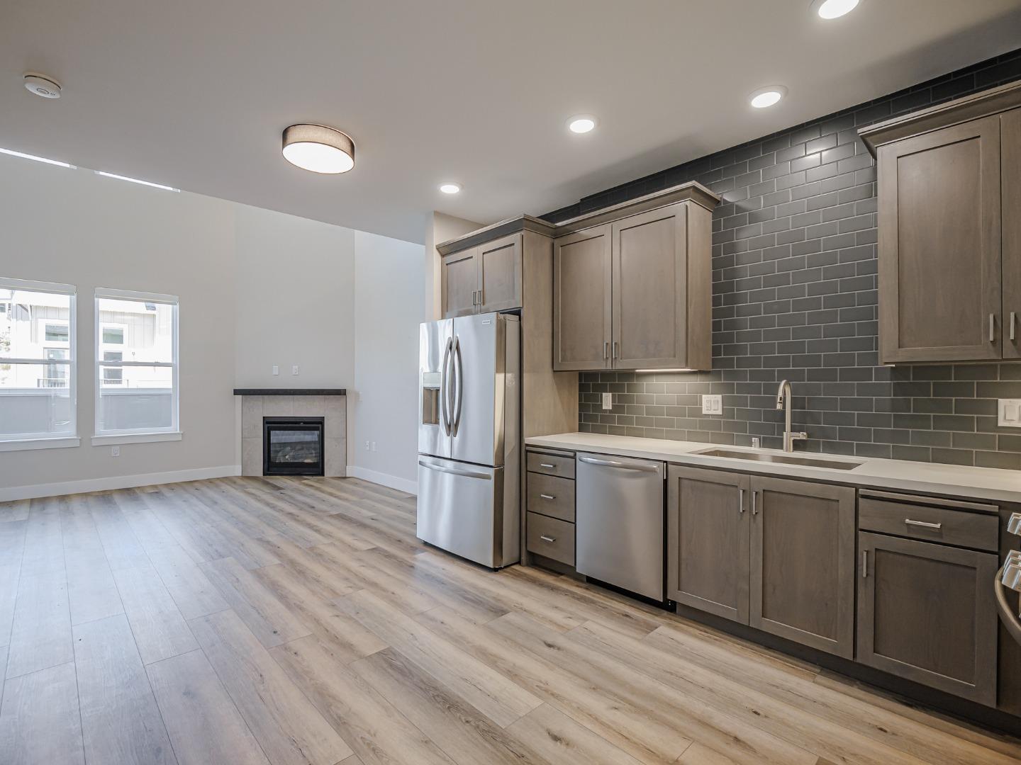 136 Aptos Vlg Way, Unit 2 Aptos, CA 95003 - Photo 7 of 21