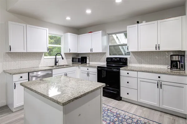 $649,995 | 428 Seawind Street, Lakeway, TX 78734