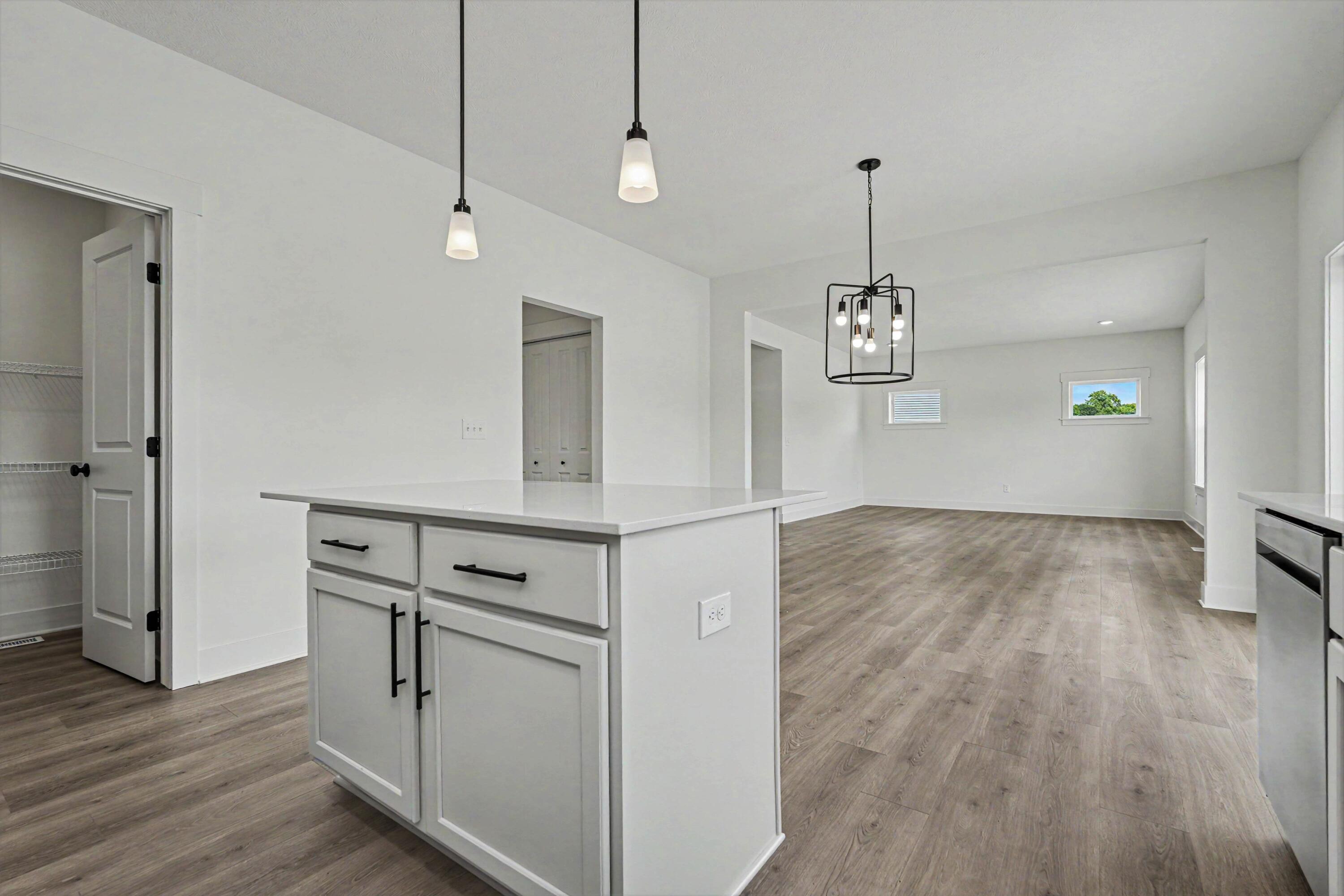 3233 Railtown Road Caledonia, MI 49316 - Photo 7 of 37 5 SNV016-E2390 9.0 Kitchen3