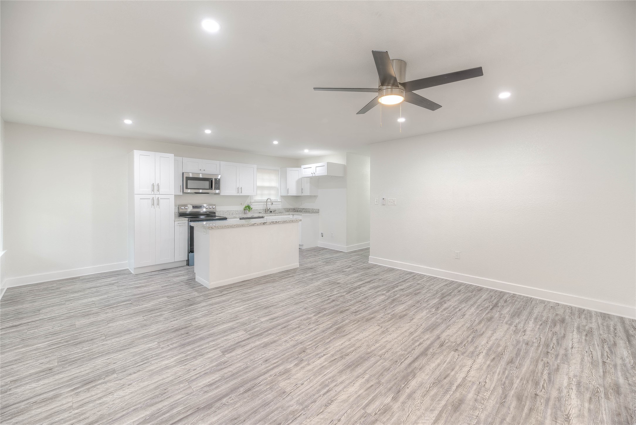 161 Evergreen Livingston, TX 77351 - Photo 11 of 34 Open concept.