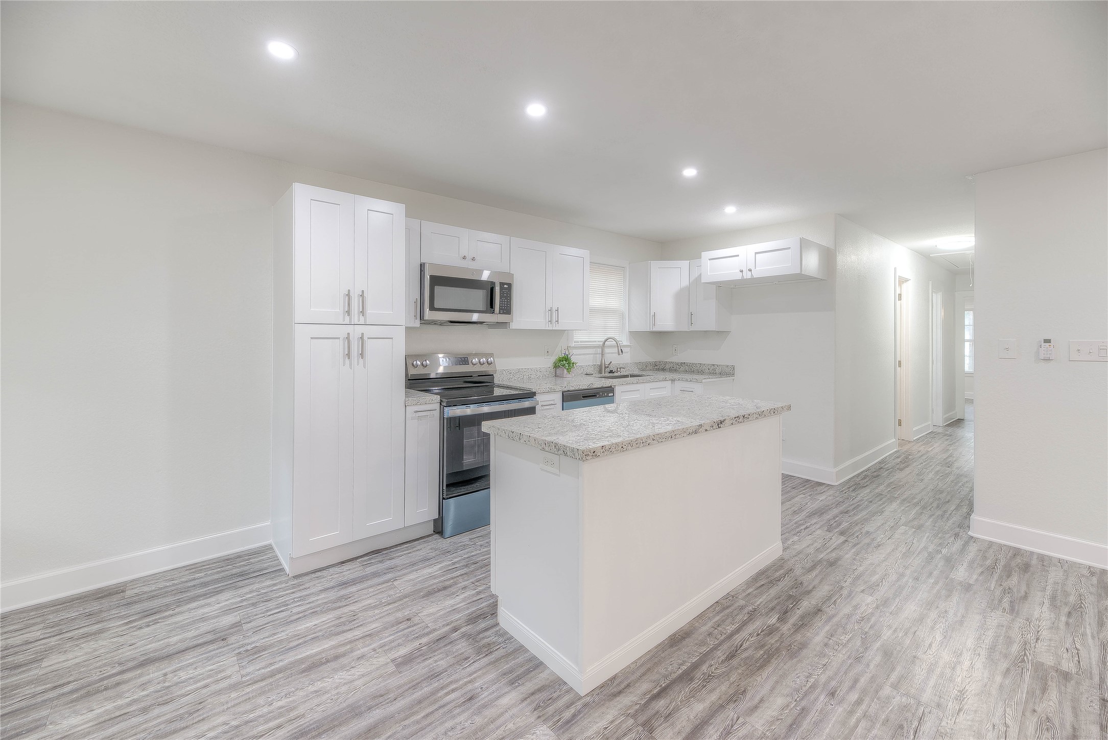 161 Evergreen Livingston, TX 77351 - Photo 5 of 34