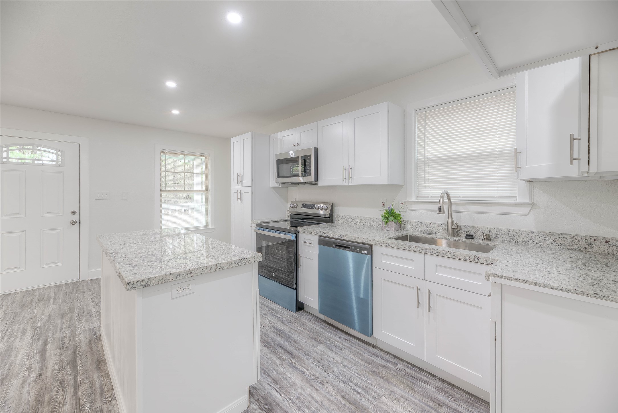 161 Evergreen Livingston, TX 77351 - Photo 7 of 34