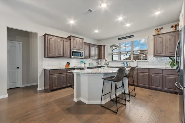 $440,000 | 2517 Southern Oak Trail, Terrell, TX 75161