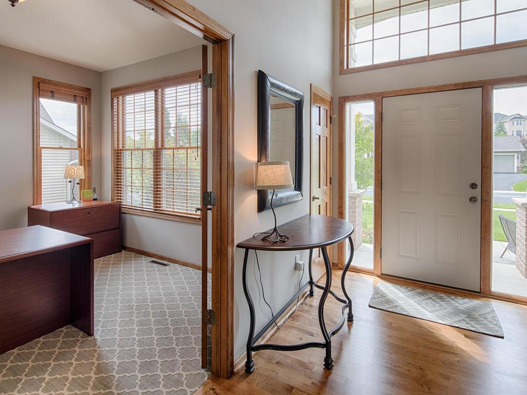 7620 Ridgeview Way Chanhassen, MN 55317 - Photo 2 of 24
