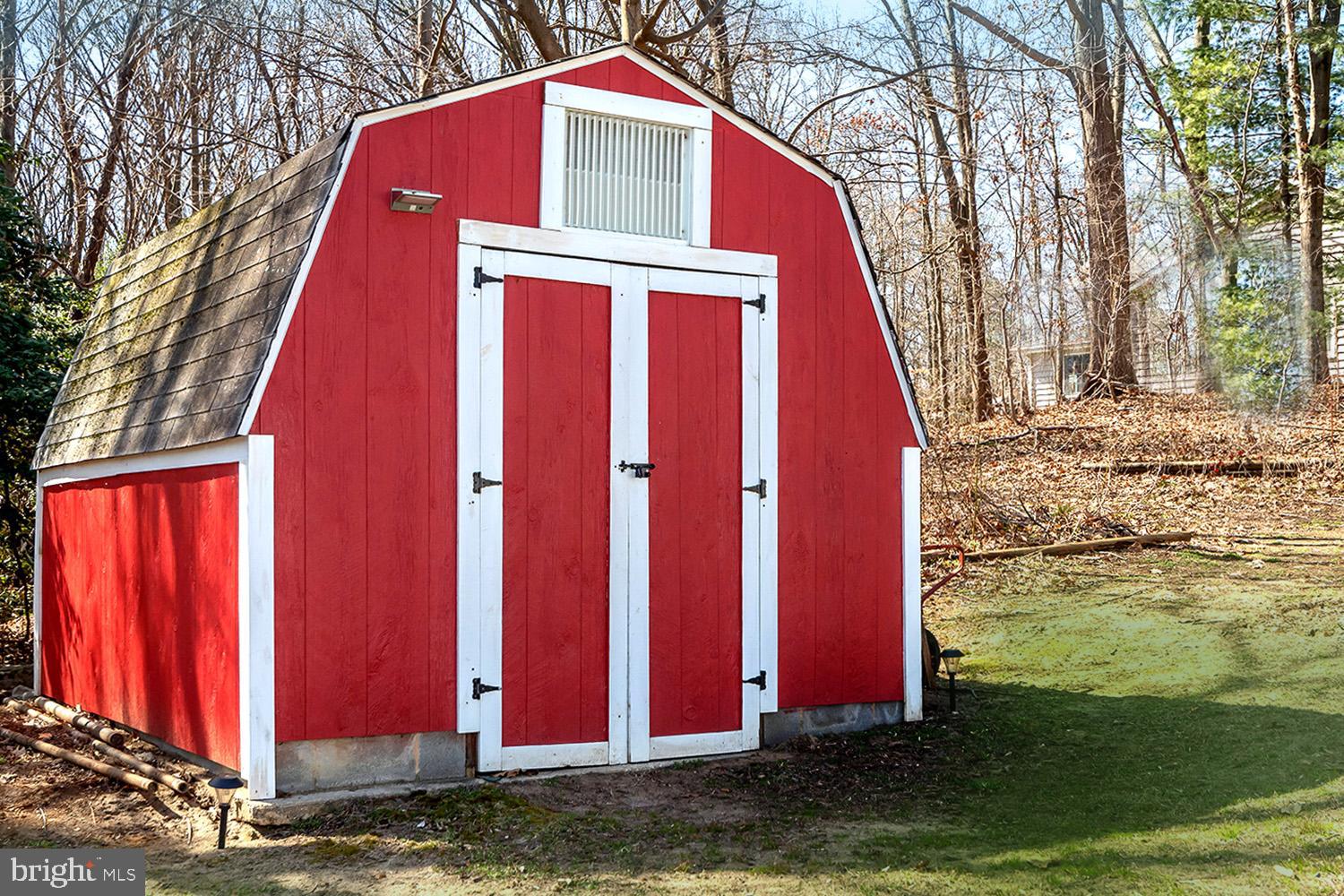 949 Hilltop Road Arnold, MD 21012 - Photo 22 of 42 Large Detached Barn-Style Storage Shed