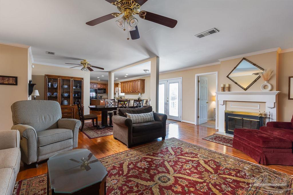 3541 Bonner Road Pensacola, FL 32503 - Photo 12 of 38 Family Room