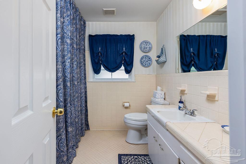 3541 Bonner Road Pensacola, FL 32503 - Photo 21 of 38 Hall Bath
