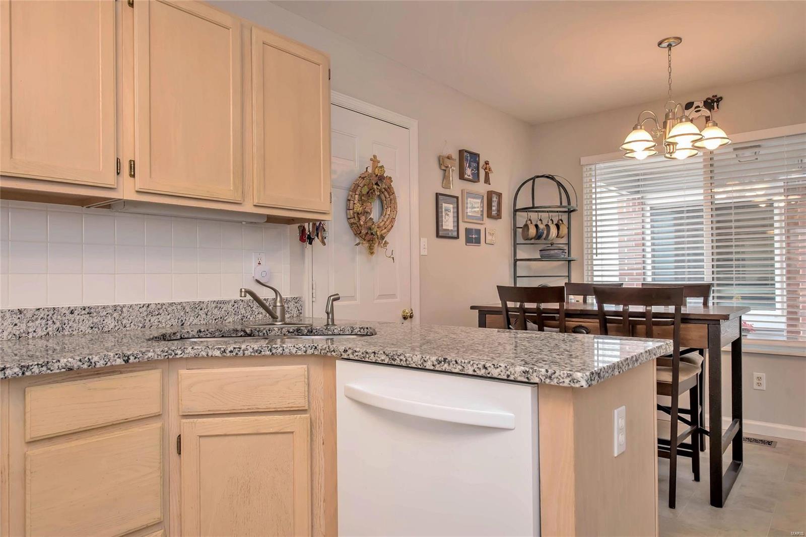 1702 Ridgeview Cir Drive Ballwin, MO 63021 - Photo 4 of 34