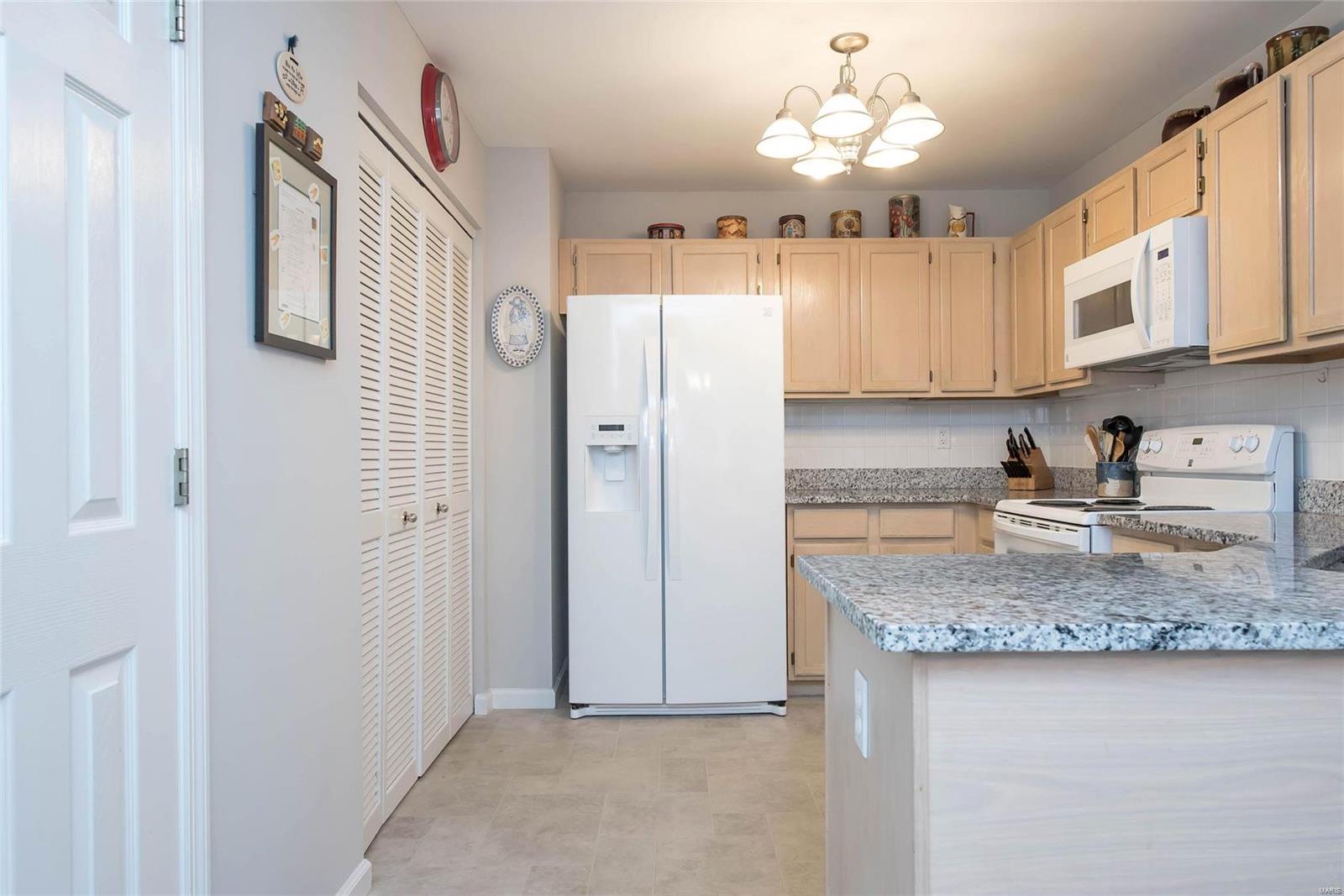 1702 Ridgeview Cir Drive Ballwin, MO 63021 - Photo 5 of 34