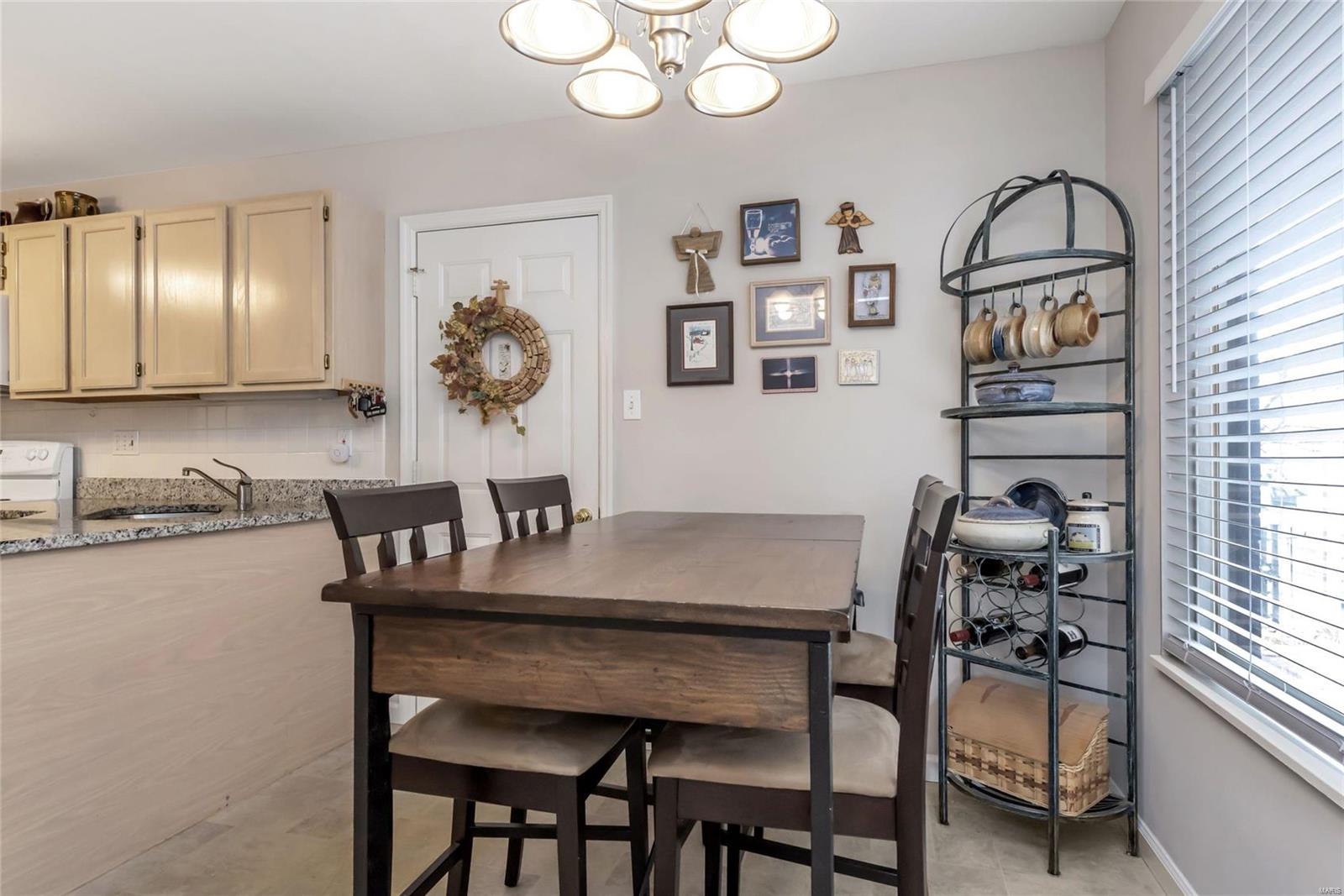 1702 Ridgeview Cir Drive Ballwin, MO 63021 - Photo 6 of 34