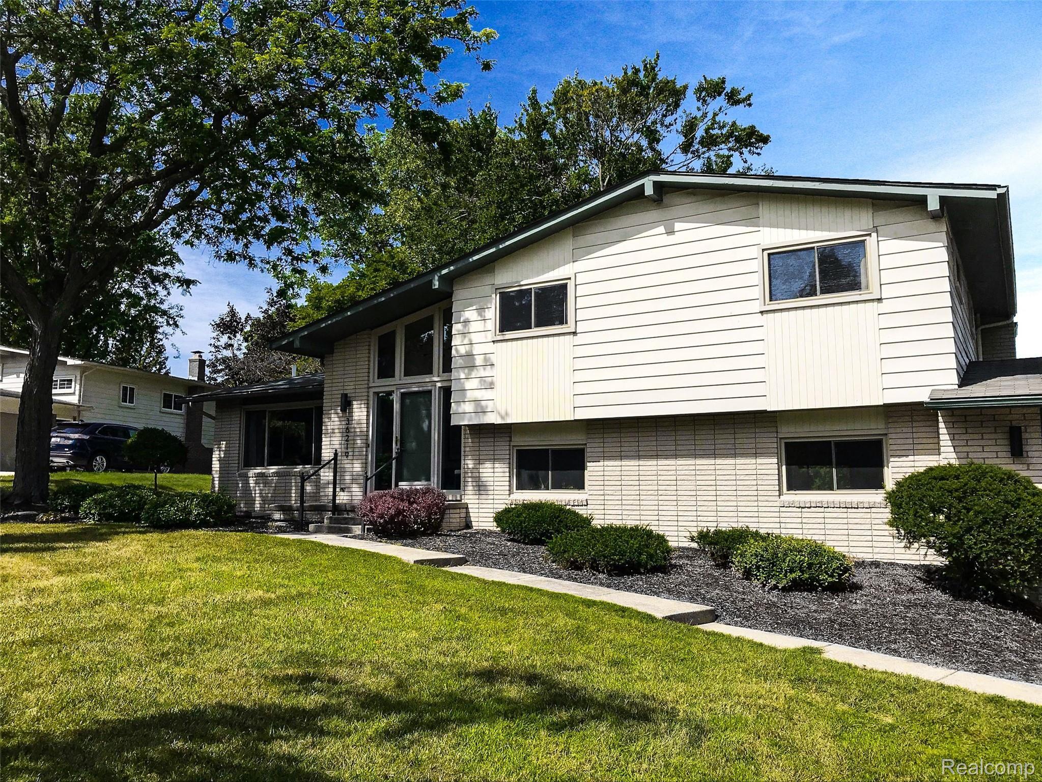36219 Smithfield Road Farmington, MI 48335 - Photo 33 of 34 1.jpg