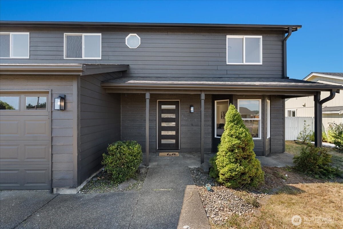 204 Whitley Street Northwest Orting, WA 98360 - Photo 3 of 32