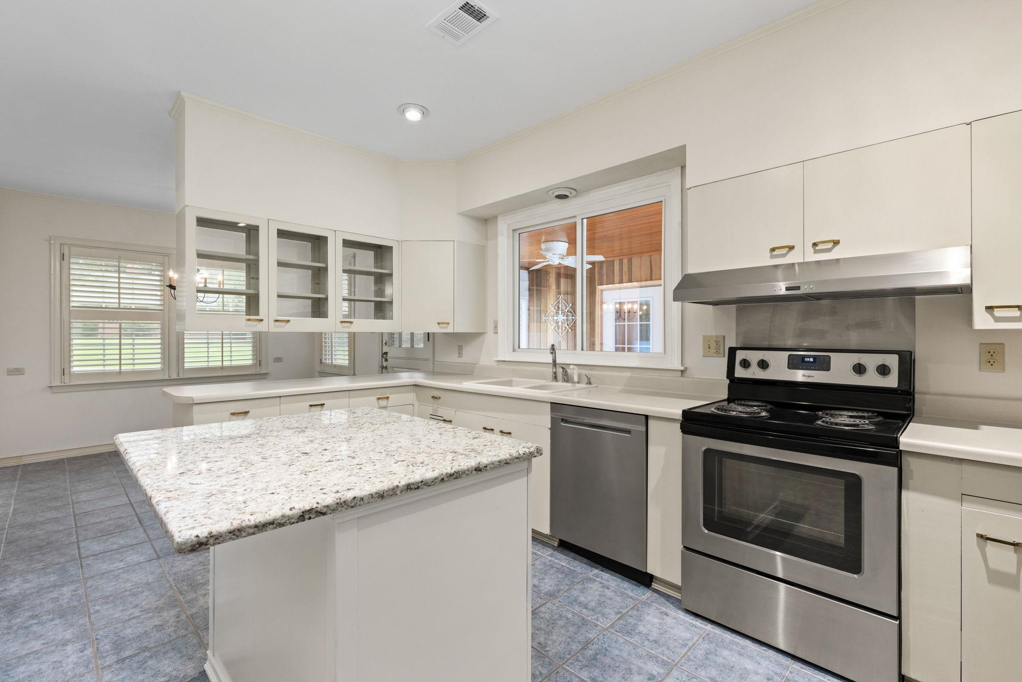 1906 Willow Road Corinth, MS 38834 - Photo 12 of 40 a kitchen with granite countertop a sink stainless steel appliances and window