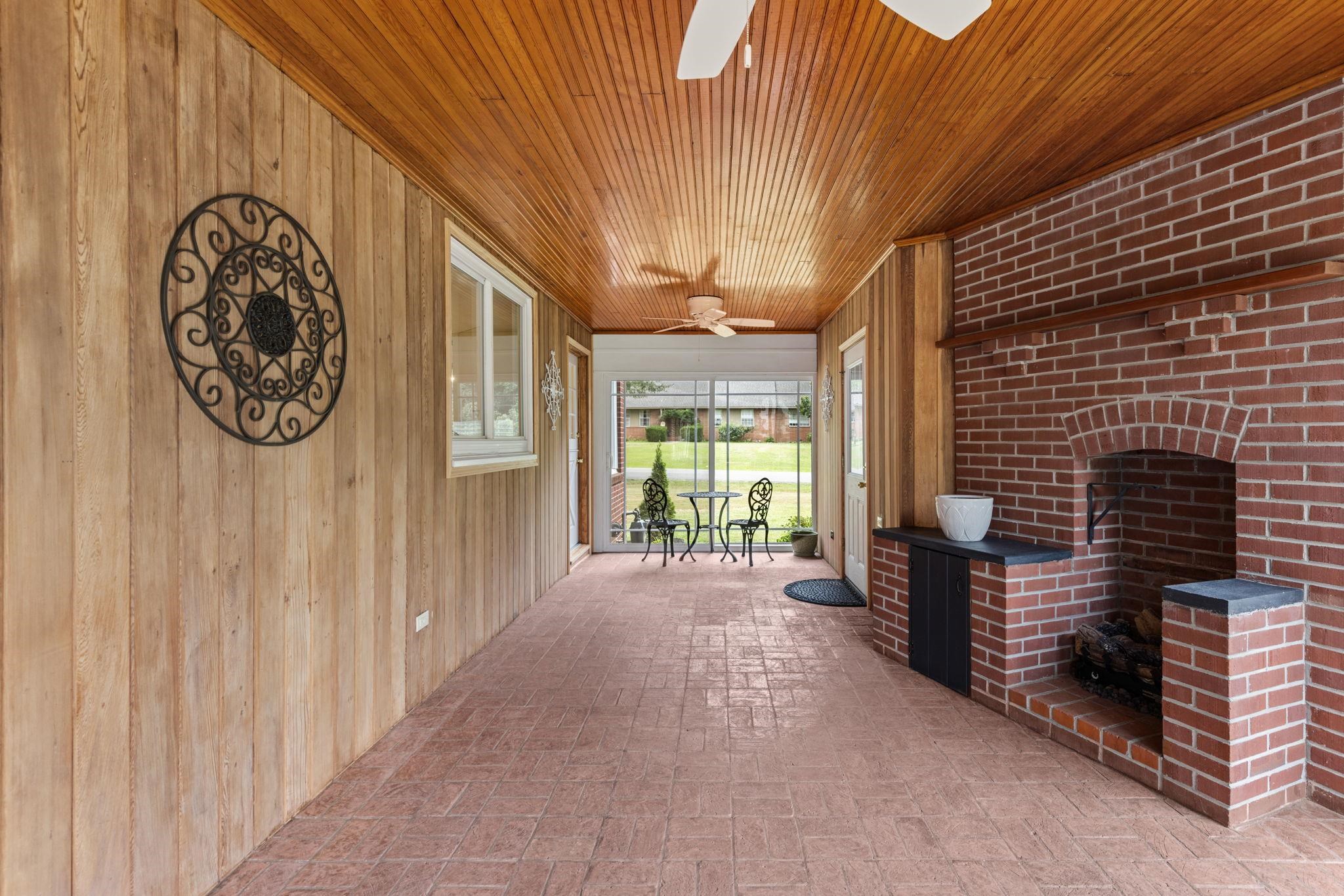 1906 Willow Road Corinth, MS 38834 - Photo 15 of 40 a view of a hallway with windows