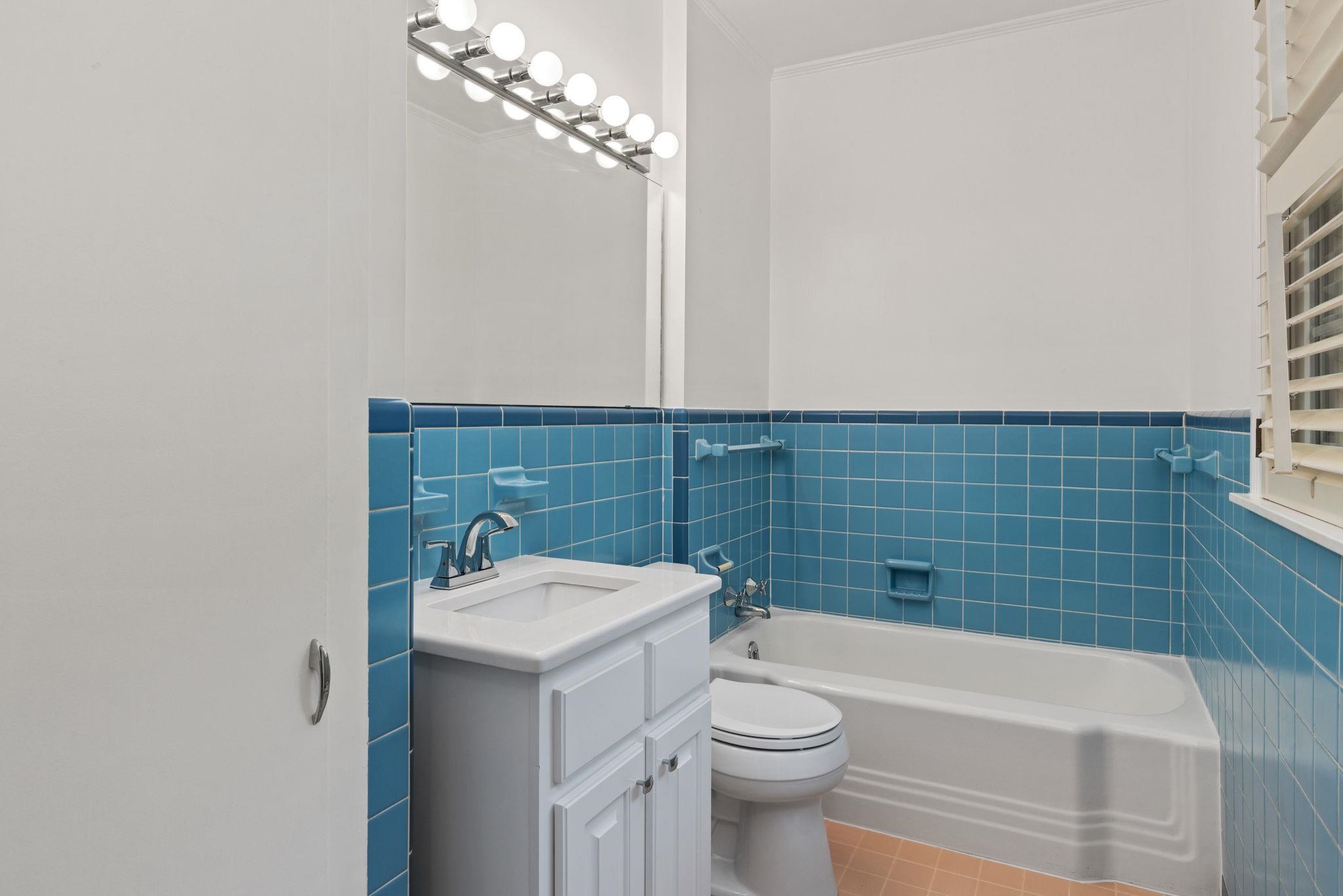 1906 Willow Road Corinth, MS 38834 - Photo 25 of 40 a bathroom with a sink a toilet and shower