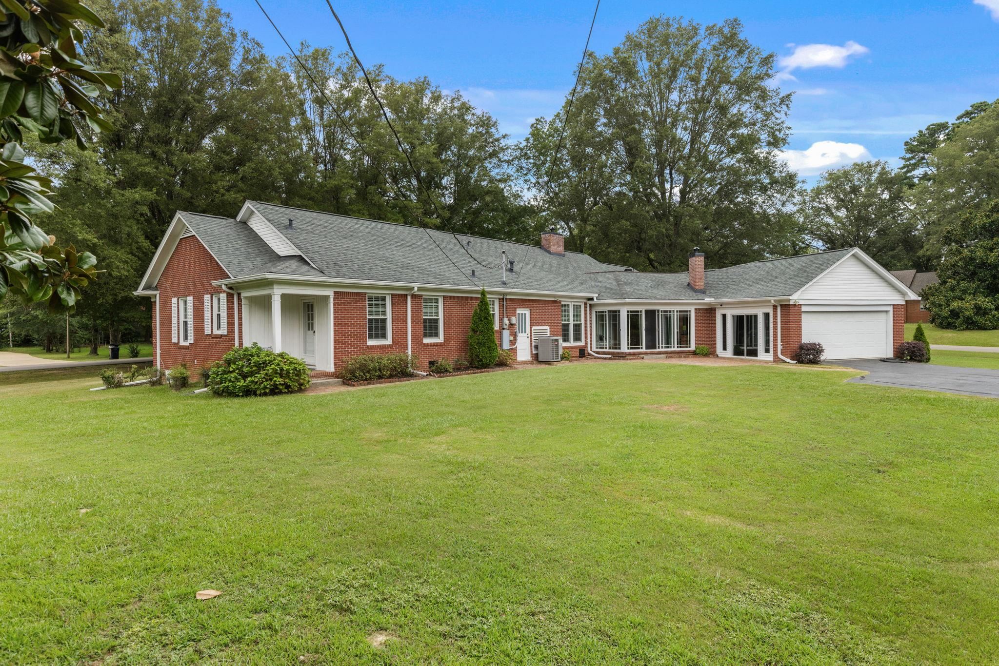 1906 Willow Road Corinth, MS 38834 - Photo 30 of 40 a front view of a house with a garden