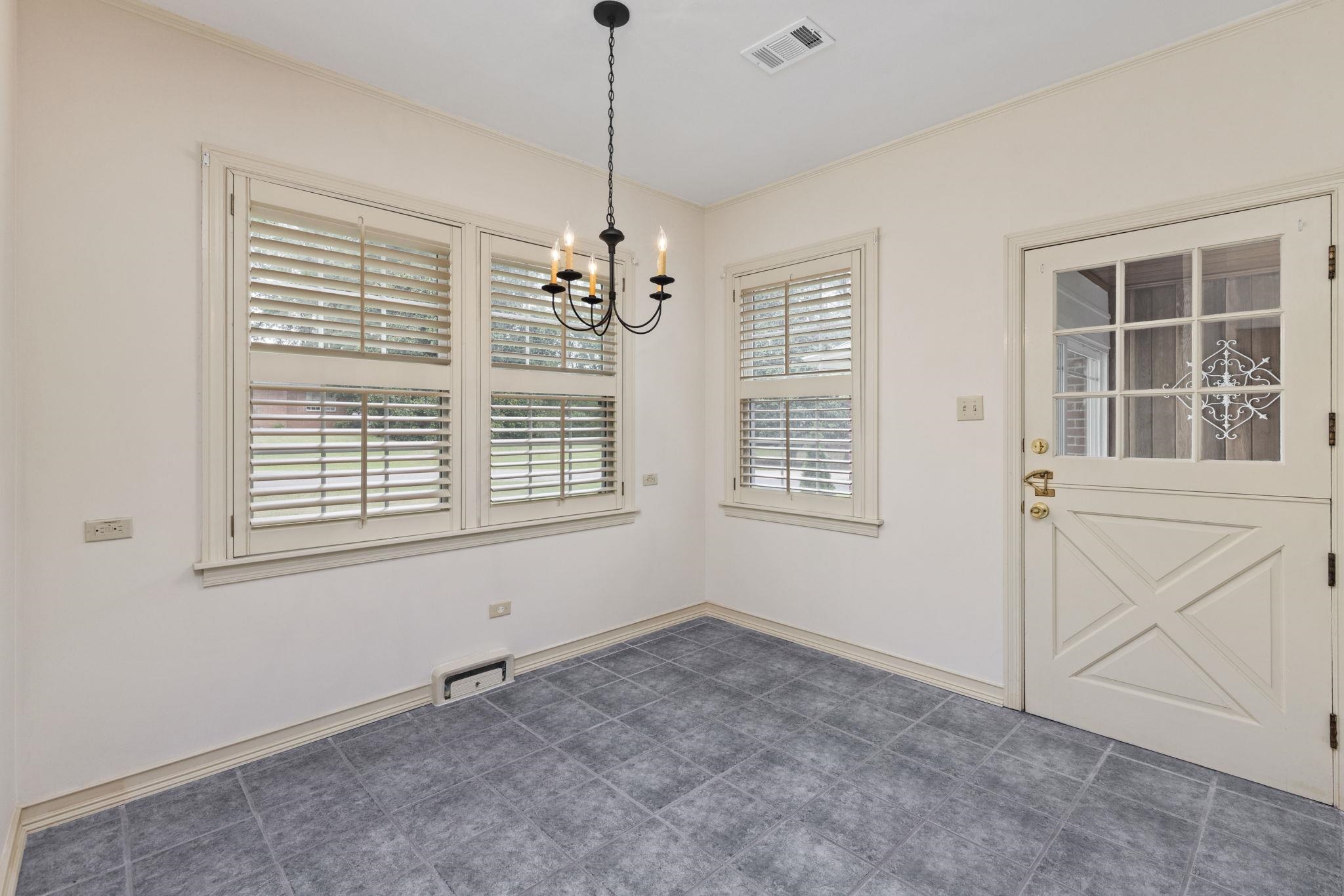1906 Willow Road Corinth, MS 38834 - Photo 8 of 40 a view of an empty room with a window