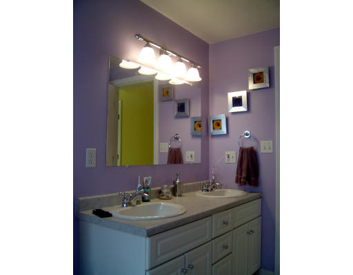 33 Sarah Drive Worcester, MA 01607 - Photo 3 of 5 Gallery Image 3