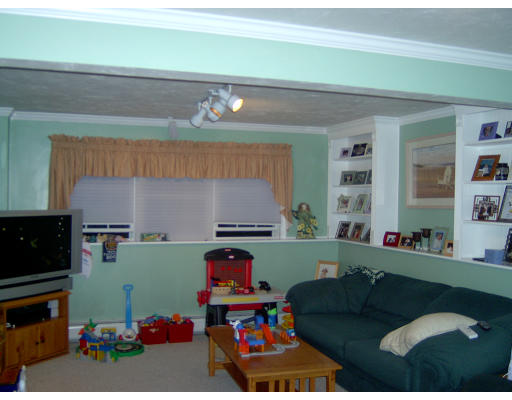 33 Sarah Drive Worcester, MA 01607 - Photo 4 of 5 Gallery Image 4