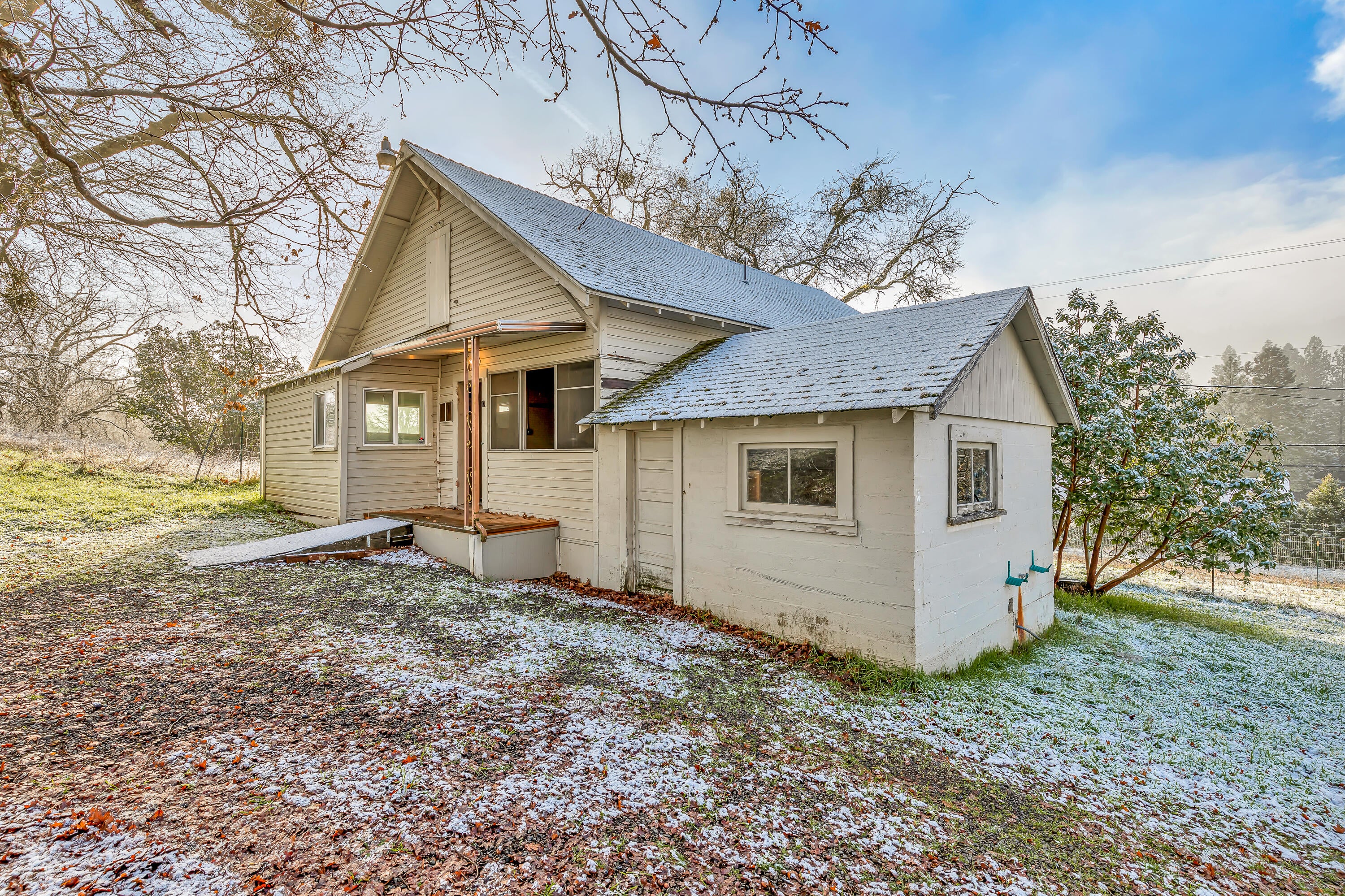 5828 Old Stage Road Central Point, OR 97502 - Photo 5 of 24 9R9A7928