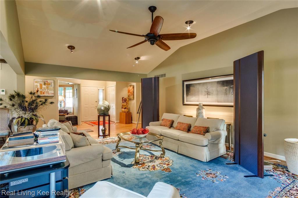 936 Pine Trail Drive Rochester Hills, MI 48307 - Photo 20 of 37