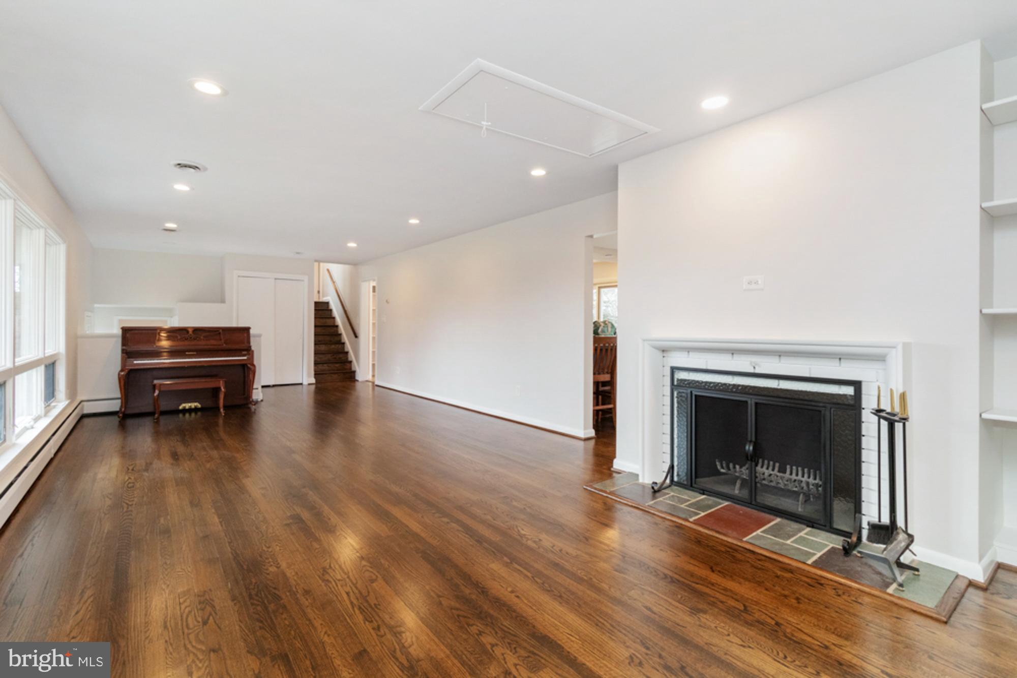 2414 Stanwick Road Phoenix, MD 21131 - Photo 9 of 51 LR Spacious & open with Wood burning fireplace