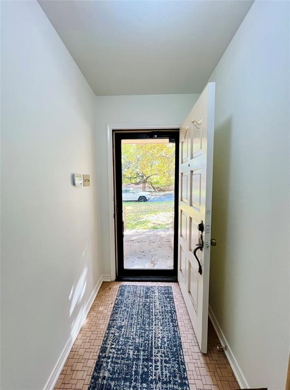 8715 Labron Avenue Dallas, TX 75209 - Photo 4 of 29