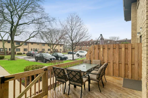 $329,000 | 934 North Wheeling Road, Mount Prospect, IL 60056