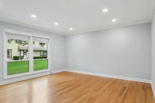 $329,000 | 934 North Wheeling Road, Mount Prospect, IL 60056